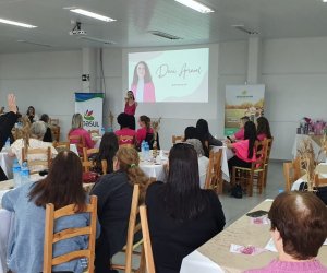  Cooperadas de Salto de Lontra e Ampere participam de palestra.