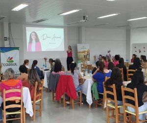  Cooperadas de Salto de Lontra e Ampere participam de palestra.