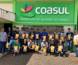  COASUL CELEBRA A P&Aacute;SCOA COM ENTREGA DE COLOMBAS A COLABORADORES