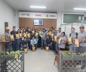  COASUL CELEBRA A P&Aacute;SCOA COM ENTREGA DE COLOMBAS A COLABORADORES