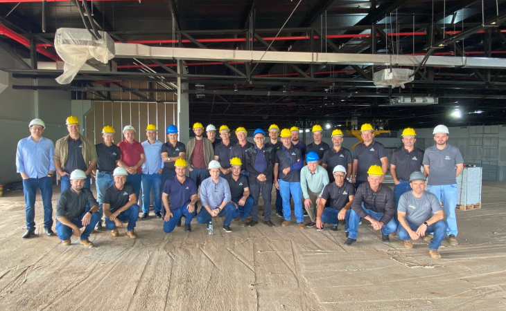  Diretoria e conselho fiscal visitam obra do novo supermercado Coasul em São João.