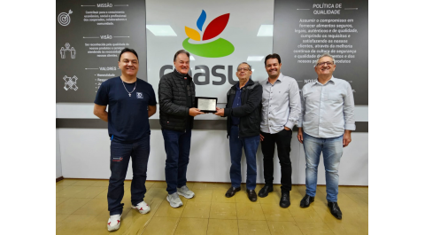 Coasul recebe homenagem da  Retífica Sanderson pelos 55 anos de parceria